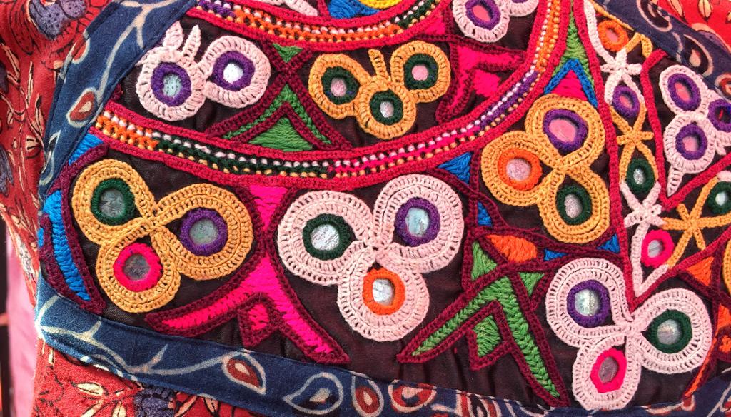 ✨ Mirror Work vs Embroidery: What’s the Difference & Which One Should You Choose?